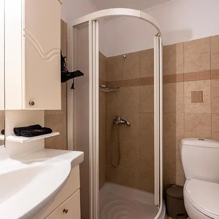 The Dockside - Steps Away From The *