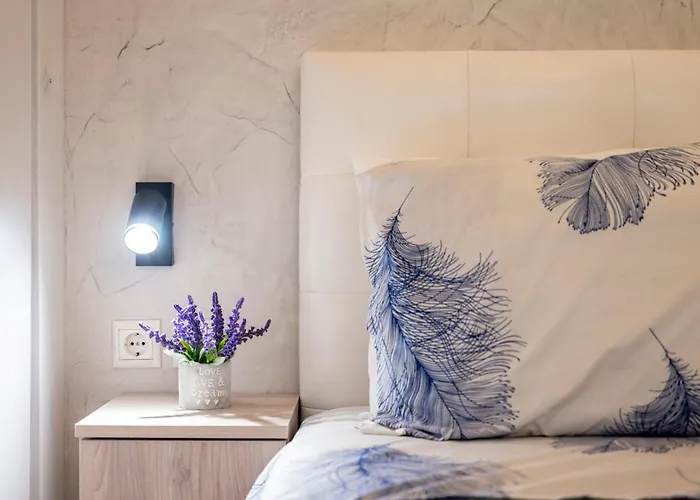 The Dockside - Steps Away From The Apartman Kosz