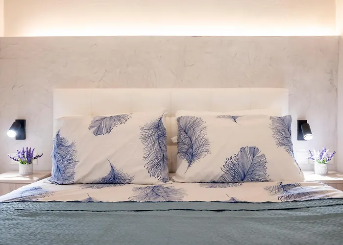 The Dockside - Steps Away From The Apartman *