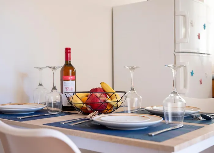 The Dockside - Steps Away From The Apartman