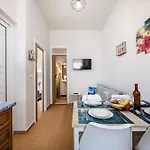 Апартаменты The Dockside - Steps Away From The