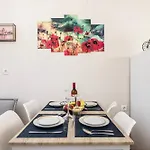 Апартаменты The Dockside - Steps Away From The
